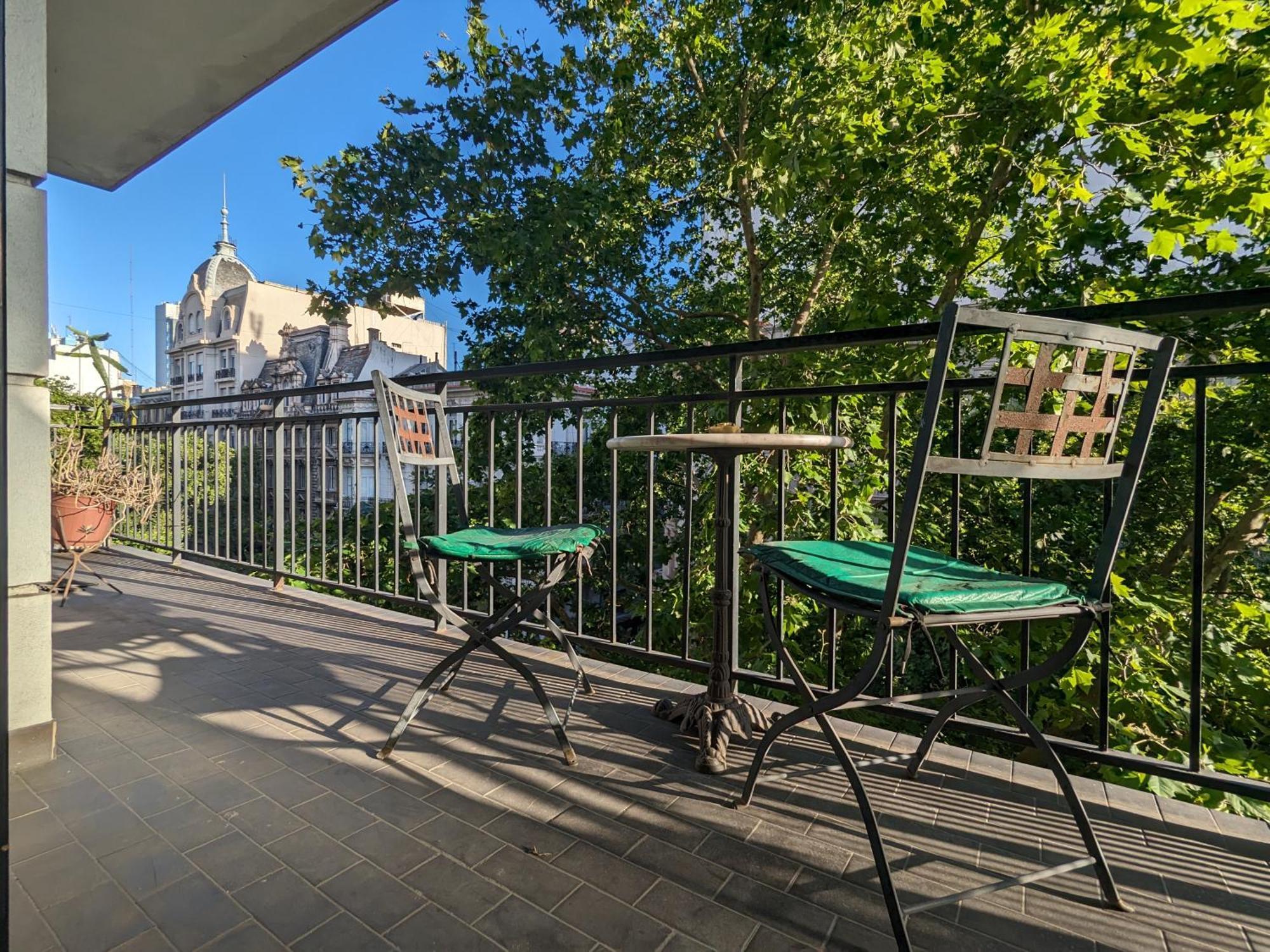 Location In - 2 Bdrm Appt