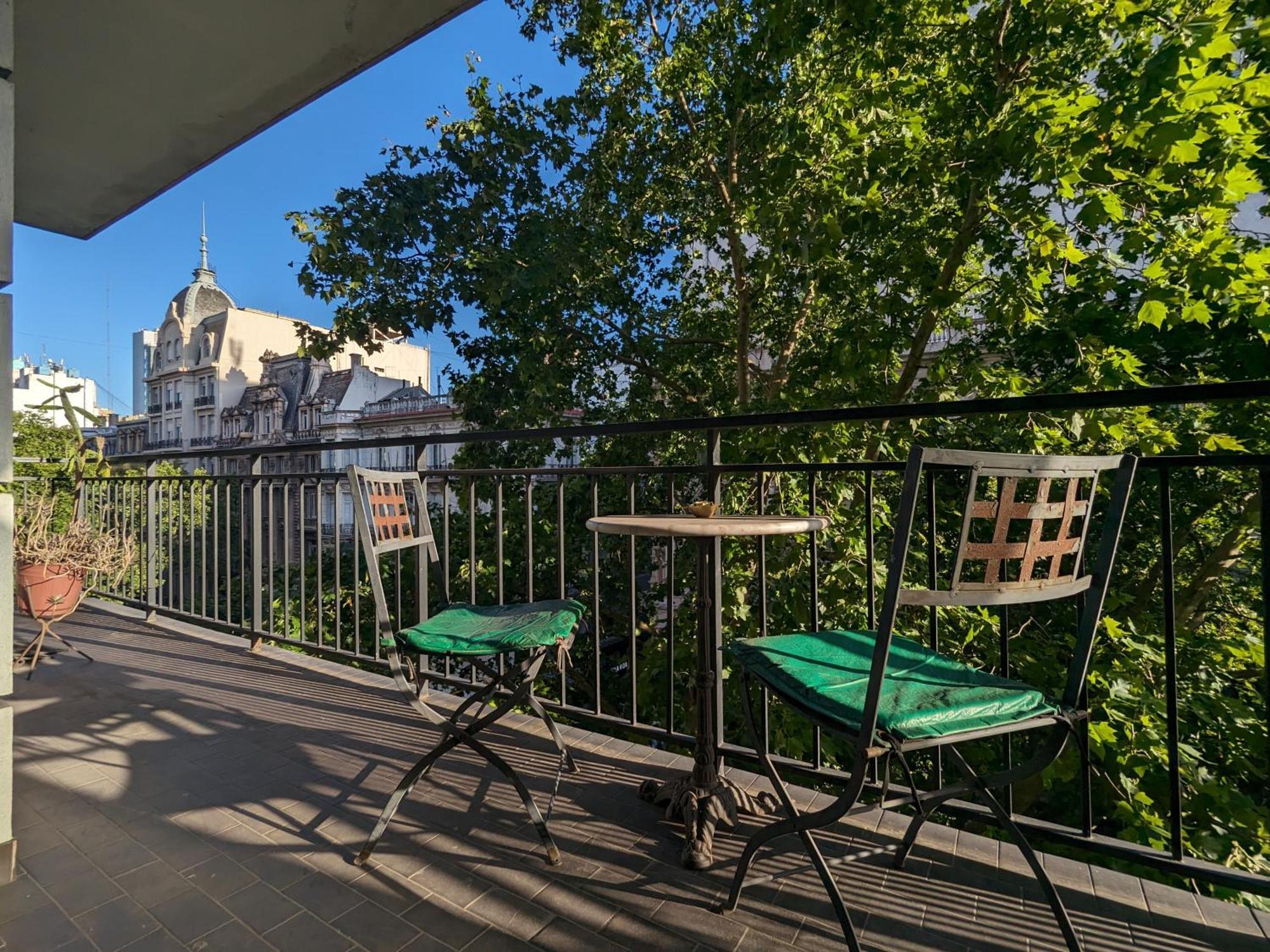 Apartment Location In - 2 Bdrm Appt *