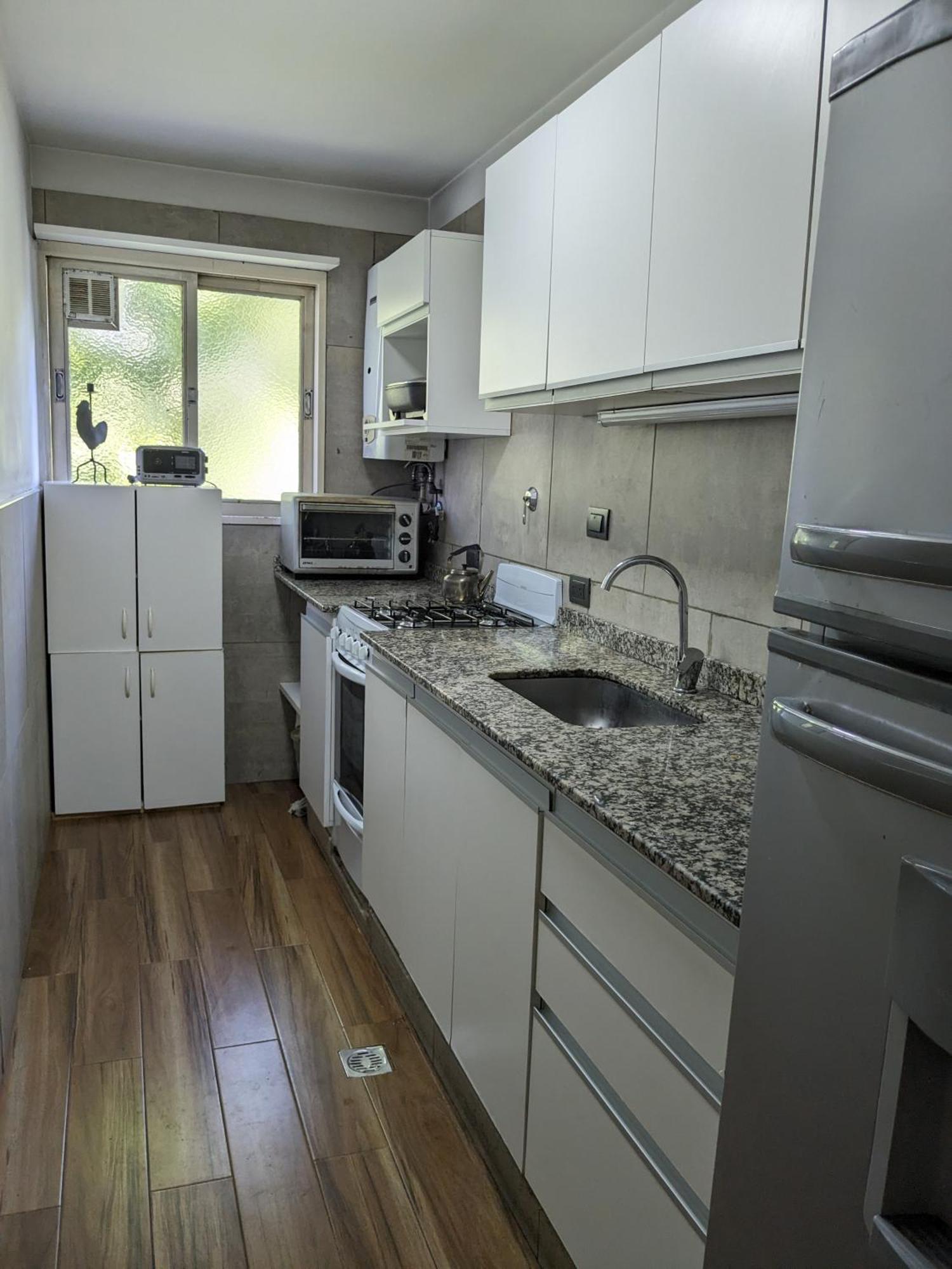 Location In - 2 Bdrm Appt *